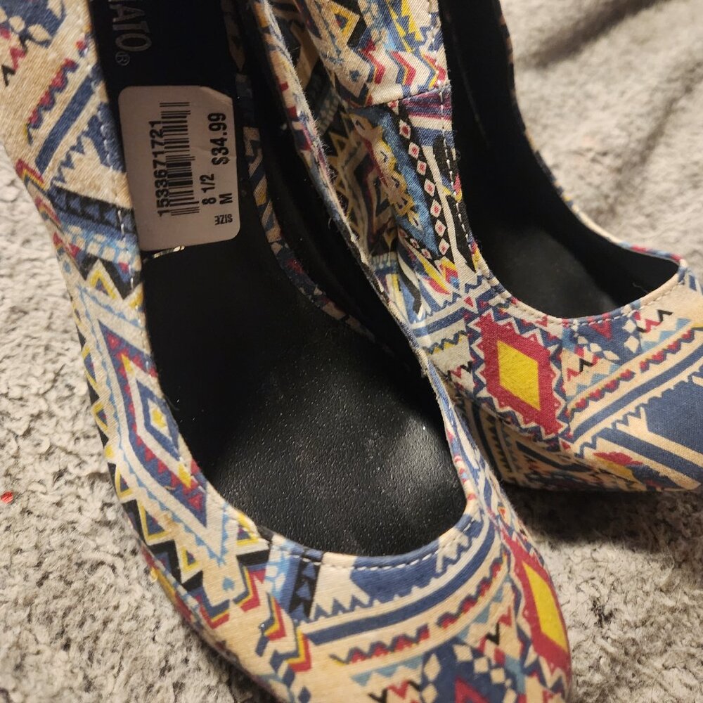 Accent heel platforms